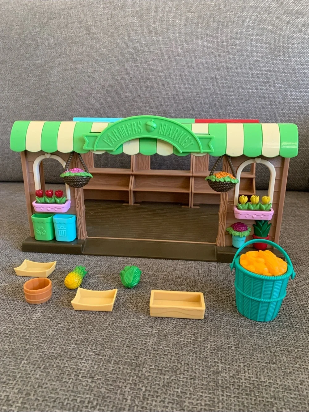 Li’l Woodzeez Farmers Market Store Playset with a few accessories